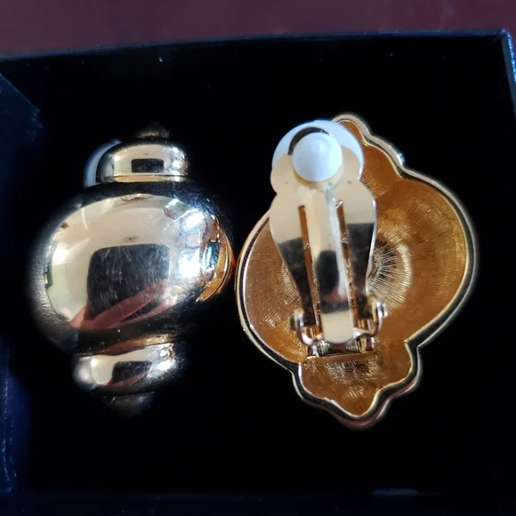 GOLD-TONE CLIP EARRINGS - Picture 2 of 2